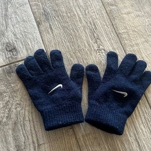 EUC Nike youth gloves
